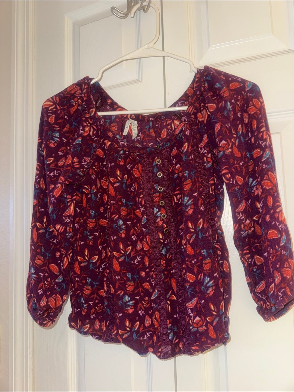 MUDD Floral Button-Front Bistro Top in Deep Burgundy